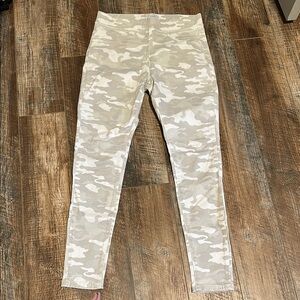 Women’s Camo Print Jeggings. Mudpie brand. Size S.